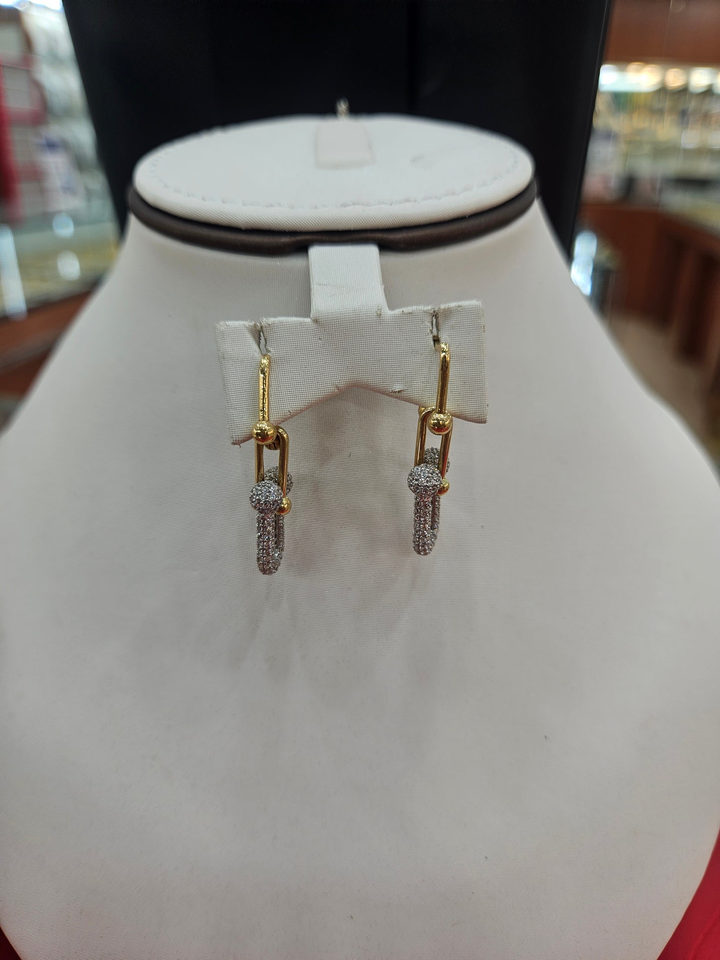 18ct Saudi gold earring