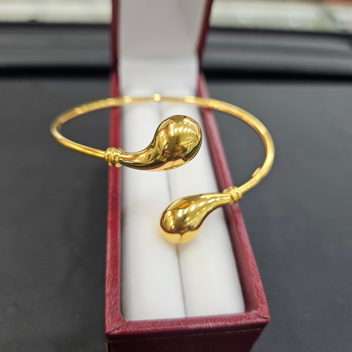 21ct Dubai gold bangle