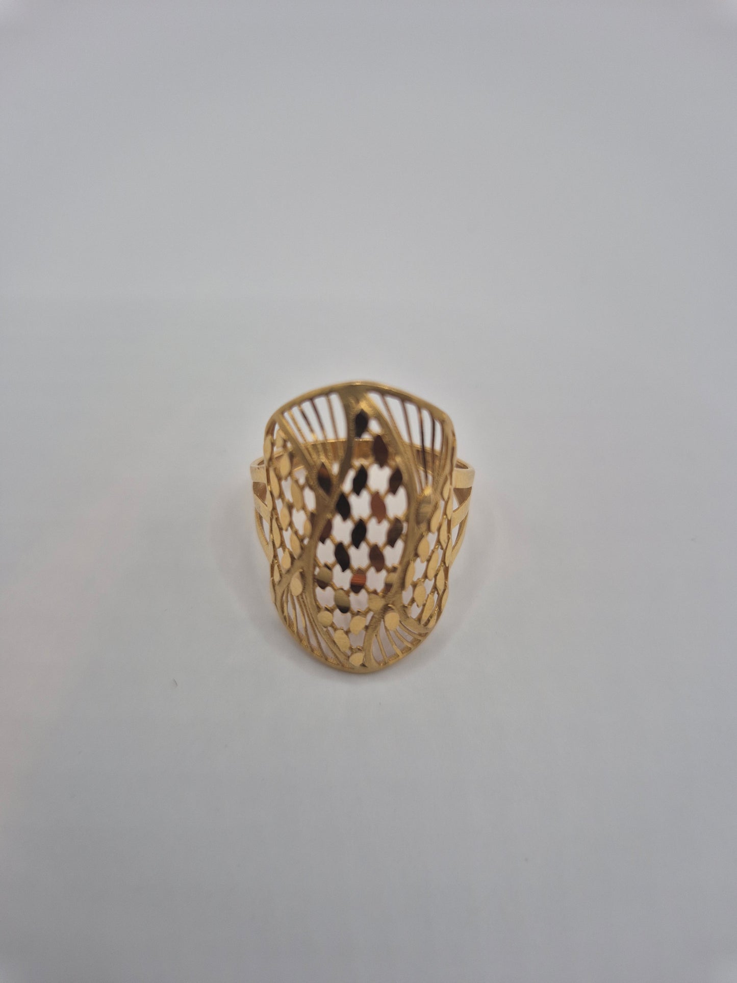21k Gold Ring. Size 9.