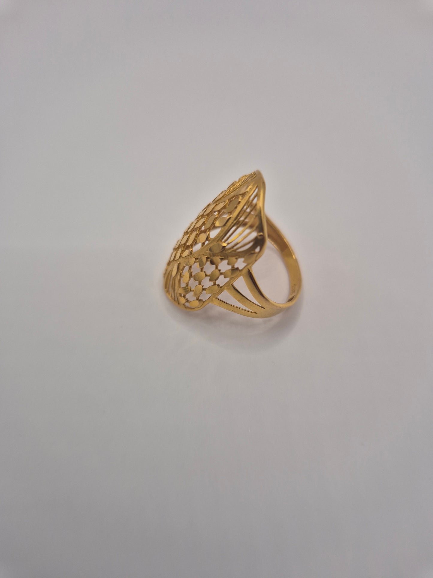 21k Gold Ring. Size 9.