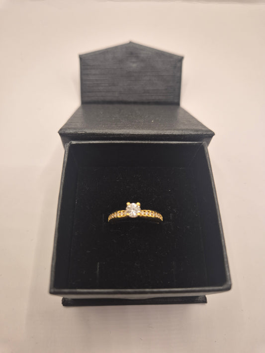 18K Gold Ring Size 6.5